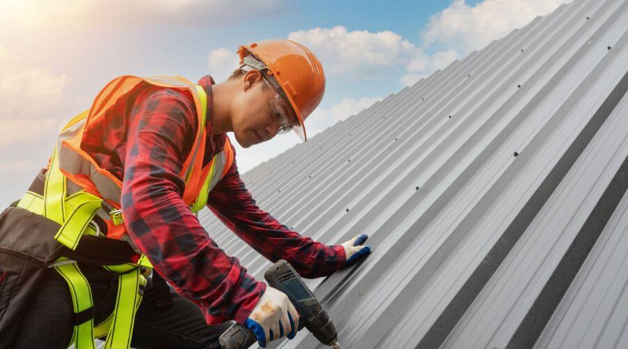 IKO shingle installer in Manville, WY